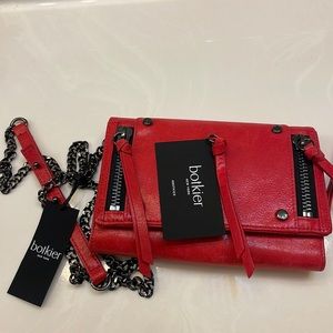 NWT Logan wallet crossbody. Color Lipstick 💄.
